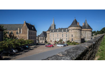 Le château de Sillé le Guillaume Inventaire des Pays de la Loire/P.-B. Fourny